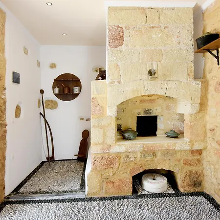 Annoula - Traditional Lindian House * Líndos